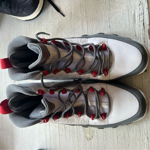 Jordan Men's Gray and White Sneakers Retro 9 Fire Red Nike Air Jordan - Picture 7 of 8